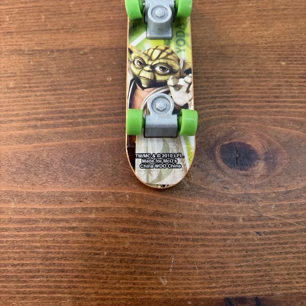 THE CLONE WARS YODA SKATEBOARD TOY (PRE-OWNED)